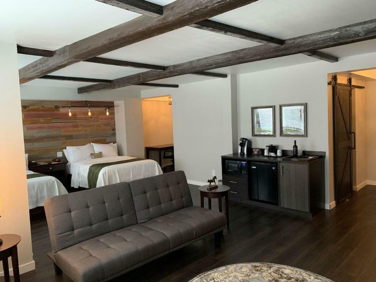 Cedar Stables Inn & Suites Sandusky Zewnętrze zdjęcie